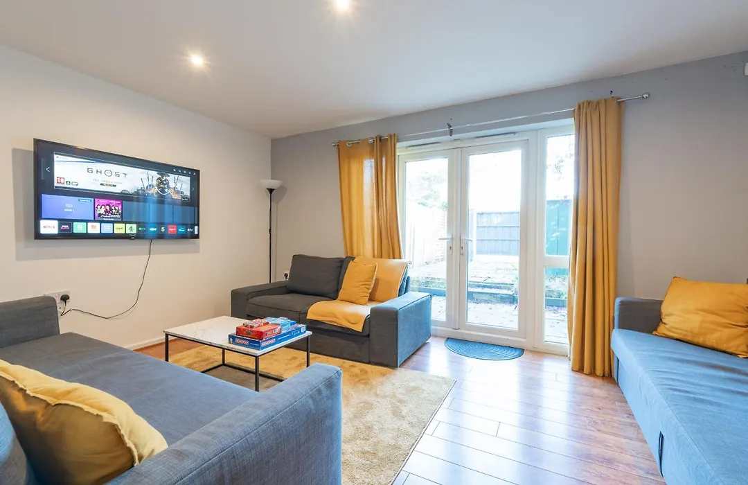 Cheerful 4-Bedroom House With Multiple Car Parking-1